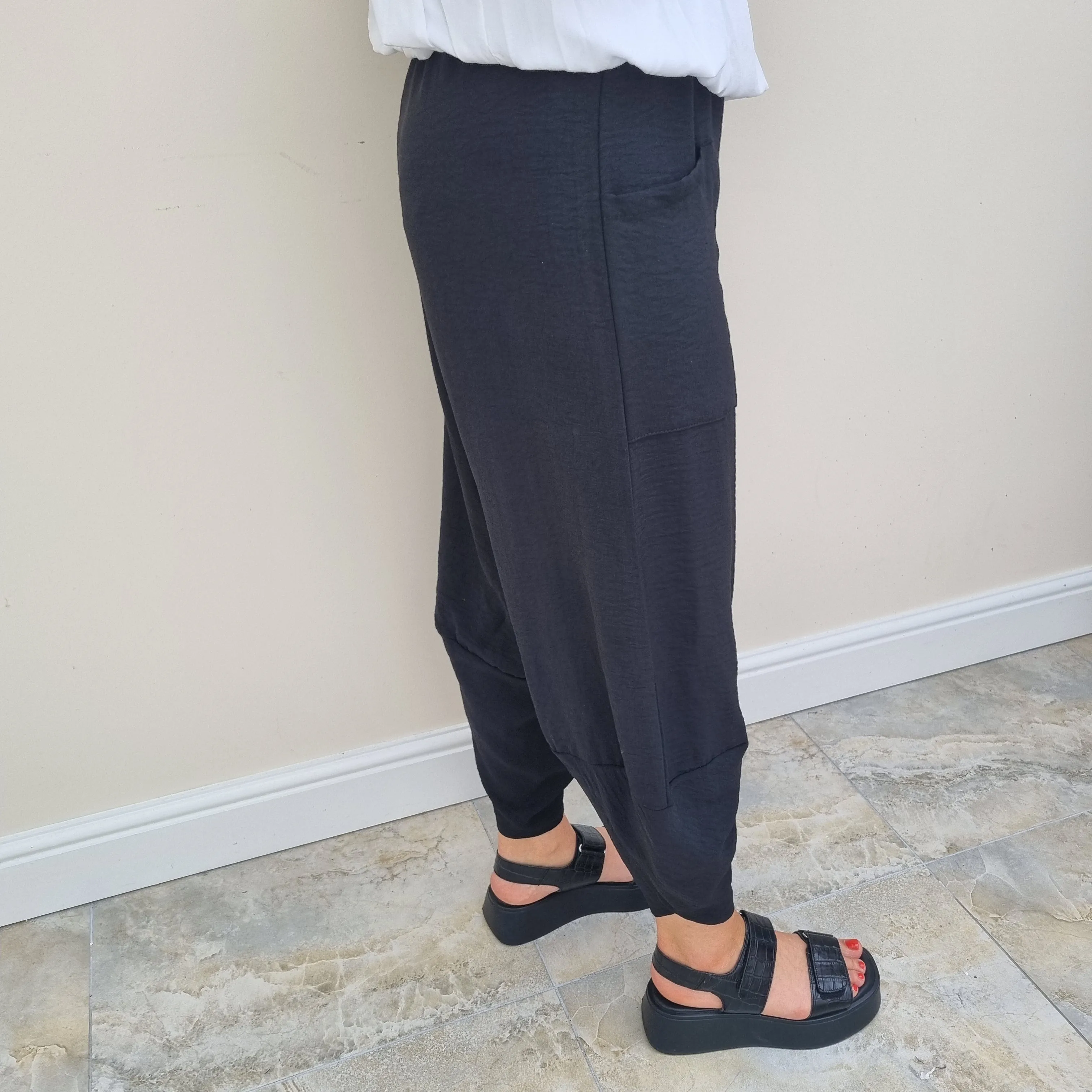 2 pocket trousers with split bottom