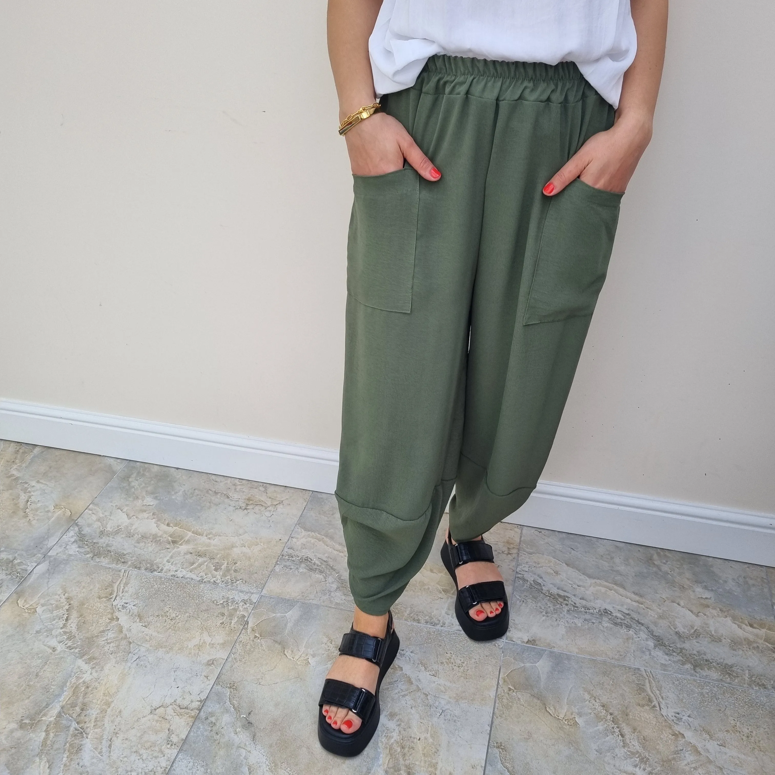 2 pocket trousers with split bottom