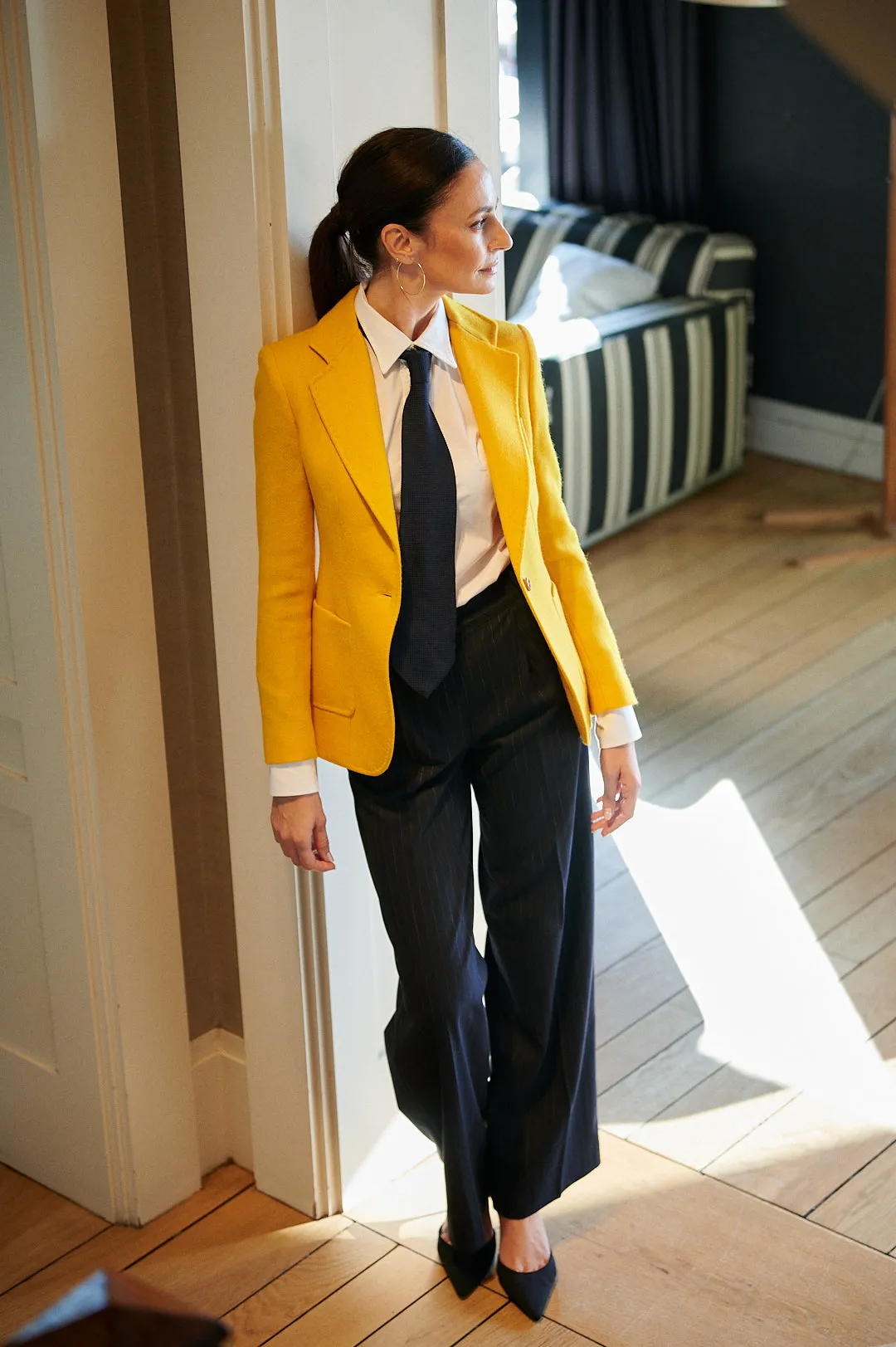 Timeless and elegant blazer EVELYN SLIM FIT YELLOW