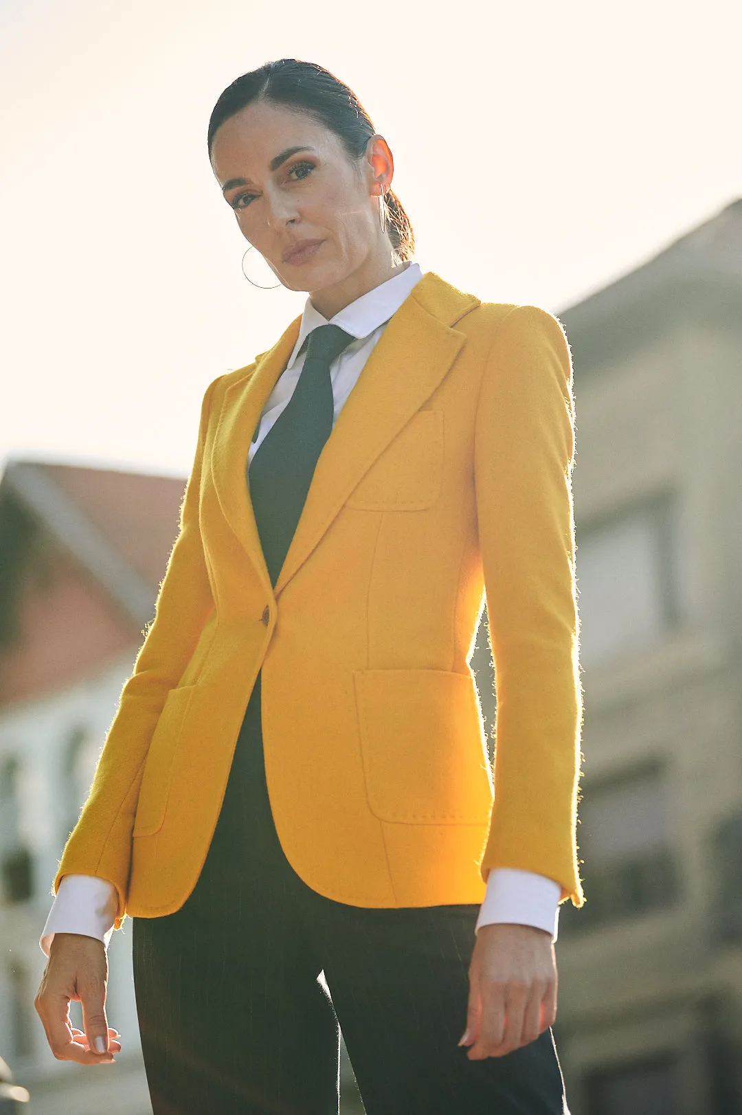 Timeless and elegant blazer EVELYN SLIM FIT YELLOW